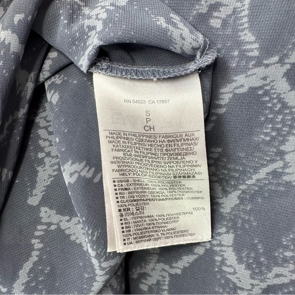 Banana Republic Satin Blouse Size S Blue Print Long Sleeve Sleeve Hidden Button - Picture 9 of 10